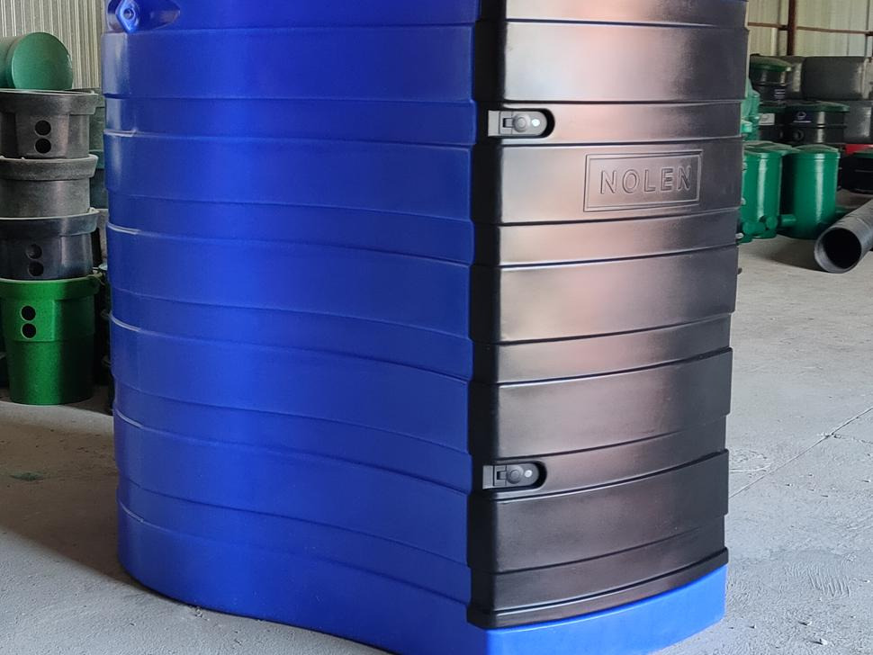 DC AdBlue-Behälter / AdBlue tank / Cuve à AdBlue / Serbatoio / Depósito / Бак для AdBlue / Zbiornik AdBlue 1500 l - Cuve de stockage: photos 2 DC AdBlue-Behälter / AdBlue tank / Cuve à AdBlue / Serbatoio / Depósito / Бак для AdBlue / Zbiornik AdBlue 1500 l - Cuve de stockage: photos 2