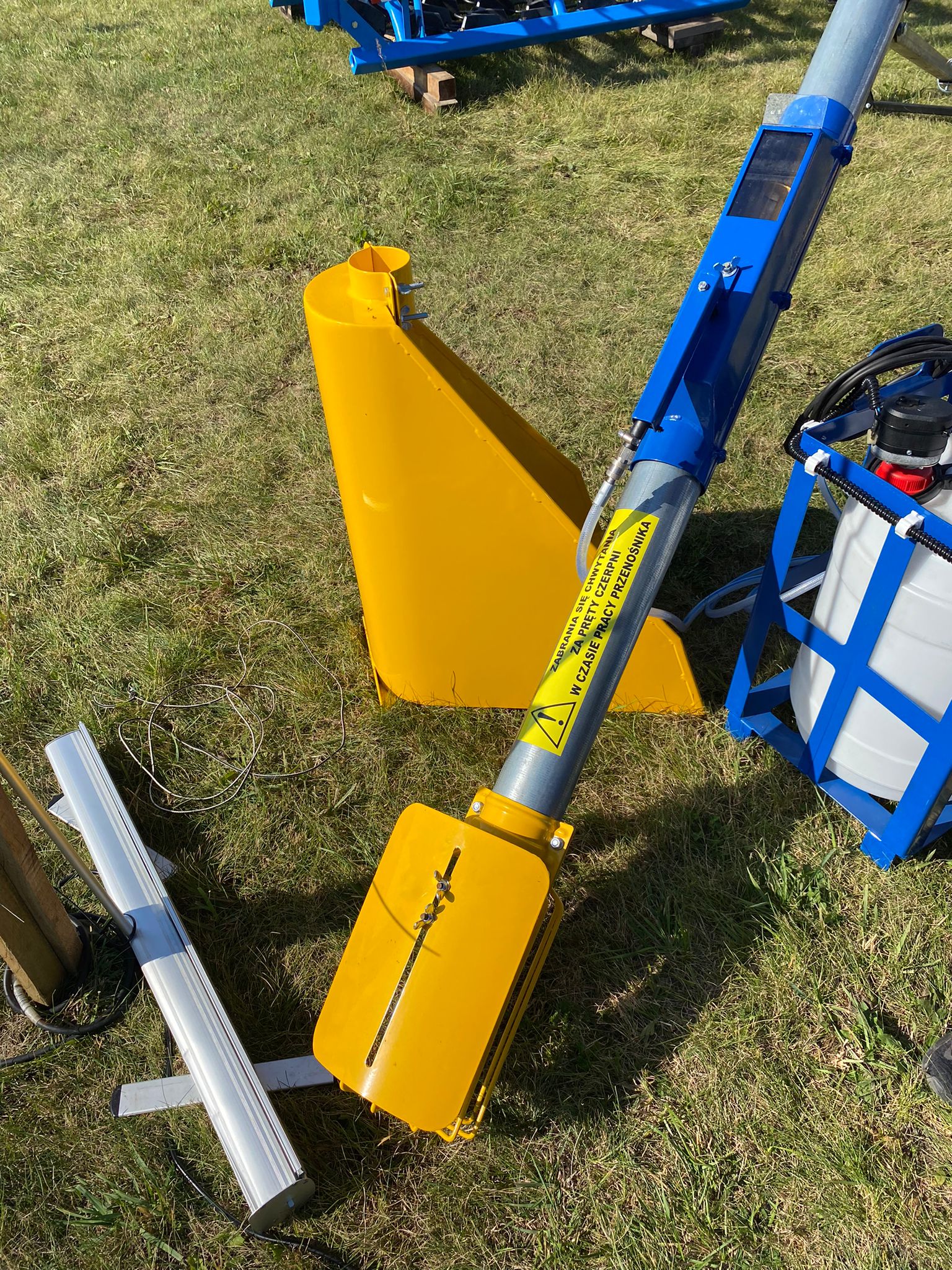 Dozamech Förderschnecke / Screw conveyor / Convoyeur a vis / Transportador de tornillo / Trasportatore a coclea / Шнековый конвейер / Przenośnik ślimakowy T-403 - Convoyeur: photos 2 Dozamech Förderschnecke / Screw conveyor / Convoyeur a vis / Transportador de tornillo / Trasportatore a coclea / Шнековый конвейер / Przenośnik ślimakowy T-403 - Convoyeur: photos 2