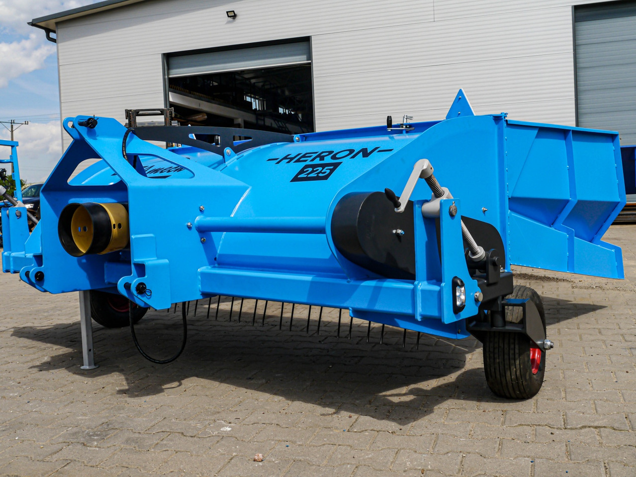 Dozamech Zettwender / Tedder / Aérofaneur / Voltafieno e ranghinatore / Rastrillo henificador / Сеноворошилка и грабли / Przetrząsarko-zgrabiarka 2,28 m - Matériel de fenaison: photos 1 Dozamech Zettwender / Tedder / Aérofaneur / Voltafieno e ranghinatore / Rastrillo henificador / Сеноворошилка и грабли / Przetrząsarko-zgrabiarka 2,28 m - Matériel de fenaison: photos 1