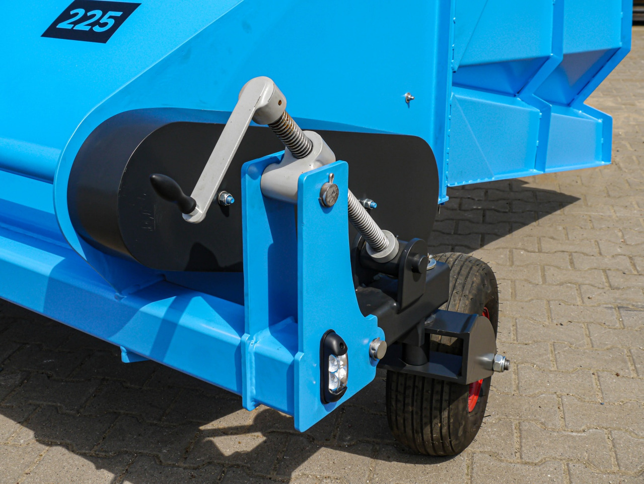 Dozamech Zettwender / Tedder / Aérofaneur / Voltafieno e ranghinatore / Rastrillo henificador / Сеноворошилка и грабли / Przetrząsarko-zgrabiarka 2,28 m - Matériel de fenaison: photos 4 Dozamech Zettwender / Tedder / Aérofaneur / Voltafieno e ranghinatore / Rastrillo henificador / Сеноворошилка и грабли / Przetrząsarko-zgrabiarka 2,28 m - Matériel de fenaison: photos 4