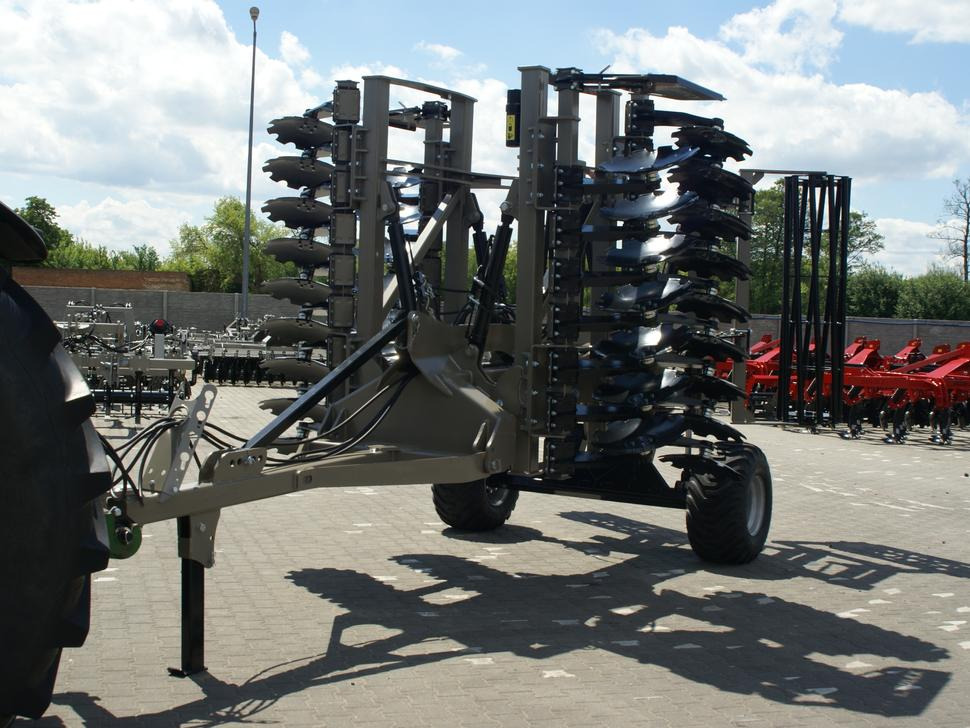 ROLEX Hydraulische Scheibenegge / Hydraulic discs harrow / Dechaumeur à disques / Erpice a dischi / Гидравлическая дисковая борона / Brona talerzowa hydraulicznie składana ciężka 4 m - Cover crop: photos 2 ROLEX Hydraulische Scheibenegge / Hydraulic discs harrow / Dechaumeur à disques / Erpice a dischi / Гидравлическая дисковая борона / Brona talerzowa hydraulicznie składana ciężka 4 m - Cover crop: photos 2