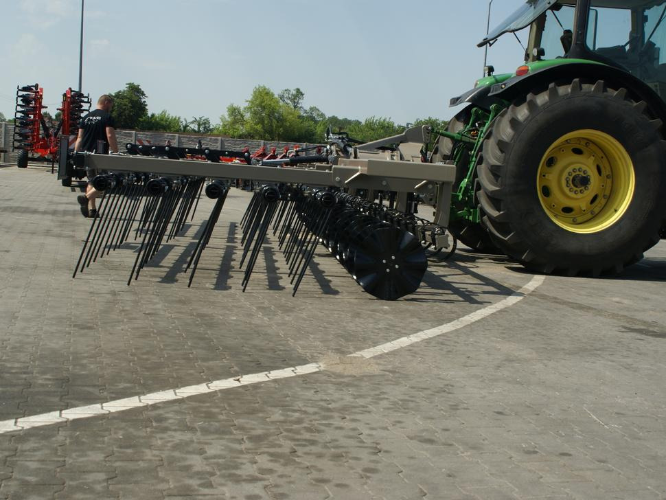 ROLEX Mulchegge / Mulch harrow / Herse de déchaumage / Erpice pacciamante / Борона для мульчирования / Brona mulczowa 7,5 m - Herse étrille: photos 2 ROLEX Mulchegge / Mulch harrow / Herse de déchaumage / Erpice pacciamante / Борона для мульчирования / Brona mulczowa 7,5 m - Herse étrille: photos 2