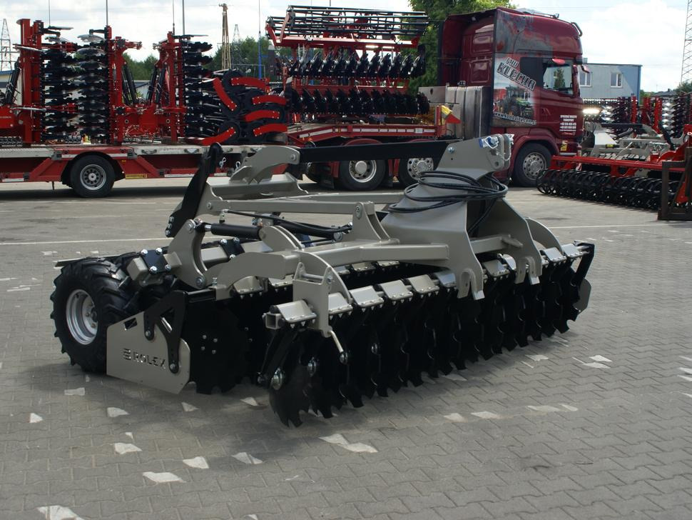 ROLEX Scheibenegge / Disc harrow with hydropack and tire roller / Dechaumeur à disques / Erpice a dischi / Дисковая борона с гидропаком и колёсным катком / Agregat talerzowy uprawowy z hydropackiem i - Cover crop: photos 5 ROLEX Scheibenegge / Disc harrow with hydropack and tire roller / Dechaumeur à disques / Erpice a dischi / Дисковая борона с гидропаком и колёсным катком / Agregat talerzowy uprawowy z hydropackiem i - Cover crop: photos 5