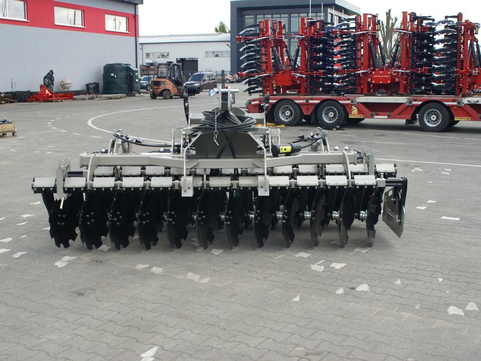 ROLEX Scheibenegge / Disc harrow with hydropack and tire roller / Dechaumeur à disques / Erpice a dischi / Дисковая борона с гидропаком и колёсным катком / Agregat talerzowy uprawowy z hydropackiem i - Cover crop: photos 3 ROLEX Scheibenegge / Disc harrow with hydropack and tire roller / Dechaumeur à disques / Erpice a dischi / Дисковая борона с гидропаком и колёсным катком / Agregat talerzowy uprawowy z hydropackiem i - Cover crop: photos 3