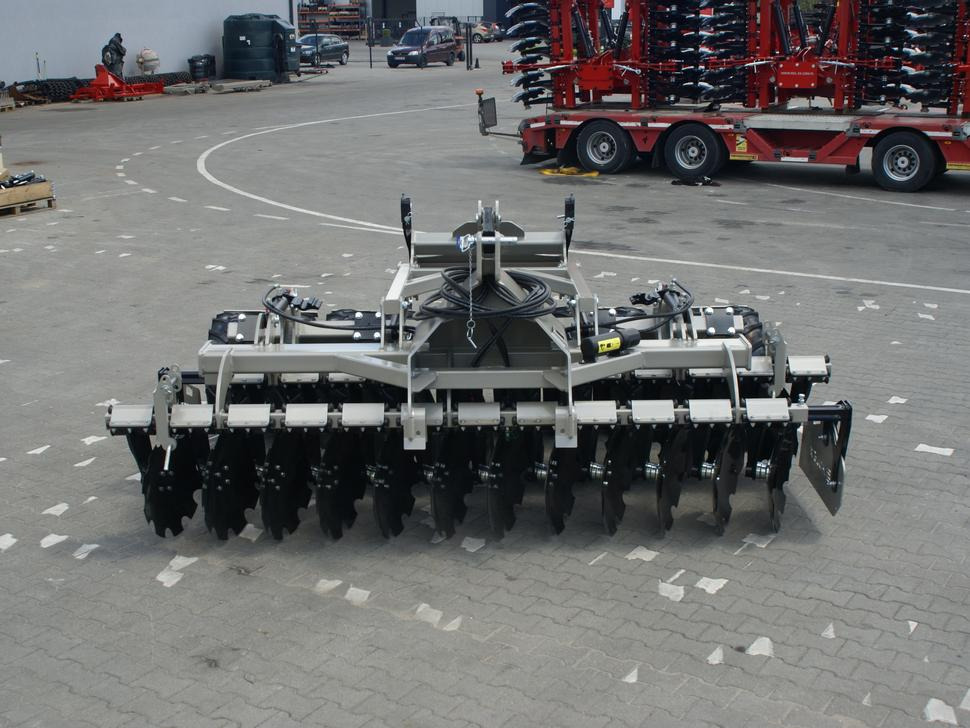 ROLEX Scheibenegge / Disc harrow with hydropack and tire roller / Dechaumeur à disques / Erpice a dischi / Дисковая борона с гидропаком и колёсным катком / Agregat talerzowy uprawowy z hydropackiem i - Cover crop: photos 4 ROLEX Scheibenegge / Disc harrow with hydropack and tire roller / Dechaumeur à disques / Erpice a dischi / Дисковая борона с гидропаком и колёсным катком / Agregat talerzowy uprawowy z hydropackiem i - Cover crop: photos 4