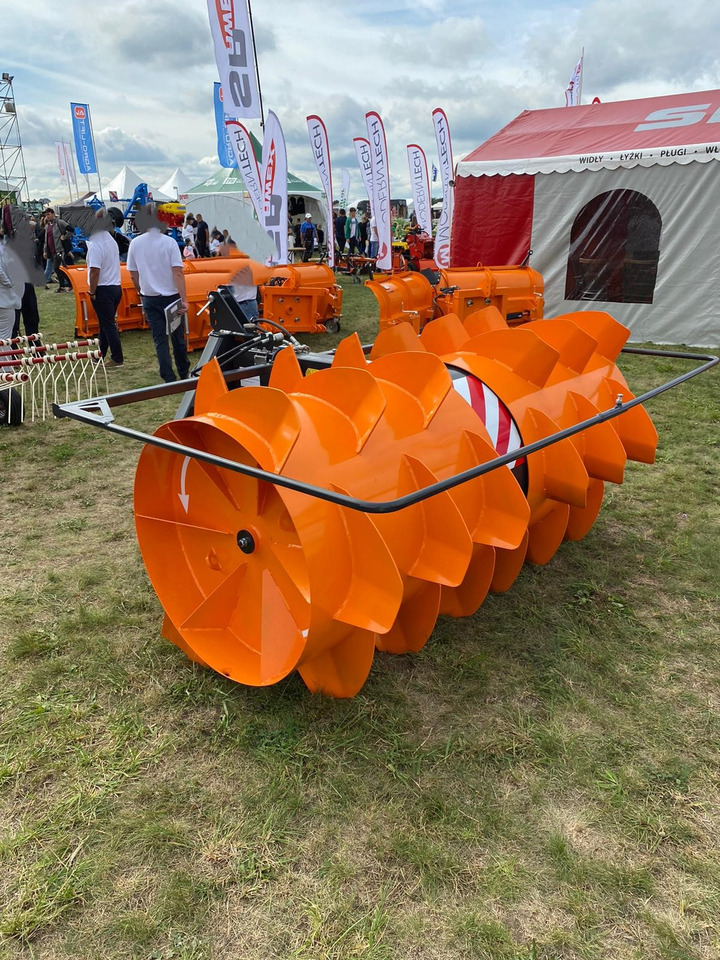 Spawex Silowalze / Silage spreader / Épandeur d'ensilage / Spandiconcime / Esparcidor de forraje verde / Кормораспределитель / Rozgarniacz do zielonki Tornado 2,2 m - Matériel de fenaison: photos 1 Spawex Silowalze / Silage spreader / Épandeur d'ensilage / Spandiconcime / Esparcidor de forraje verde / Кормораспределитель / Rozgarniacz do zielonki Tornado 2,2 m - Matériel de fenaison: photos 1