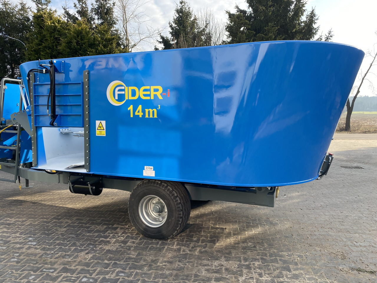 ZAMET Futtermischwagen / Feed mixer / Melangeuse / Carro miscelatore / Vagoneta 2 sinfines / Кормораздатчик 2 шнека / Wóz paszowy 14 m3 - Mélangeuse: photos 3 ZAMET Futtermischwagen / Feed mixer / Melangeuse / Carro miscelatore / Vagoneta 2 sinfines / Кормораздатчик 2 шнека / Wóz paszowy 14 m3 - Mélangeuse: photos 3