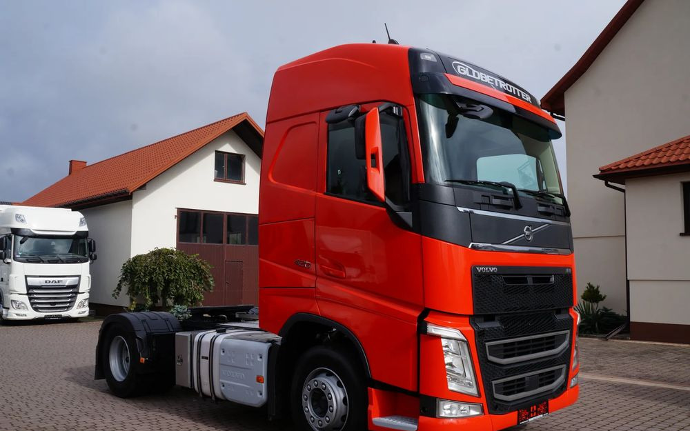 Volvo FH 4 EURO 6 GLOBETROTTER NISKI PRZEBIEG PEŁEN SERWIS - Tracteur routier: photos 2 Volvo FH 4 EURO 6 GLOBETROTTER NISKI PRZEBIEG PEŁEN SERWIS - Tracteur routier: photos 2