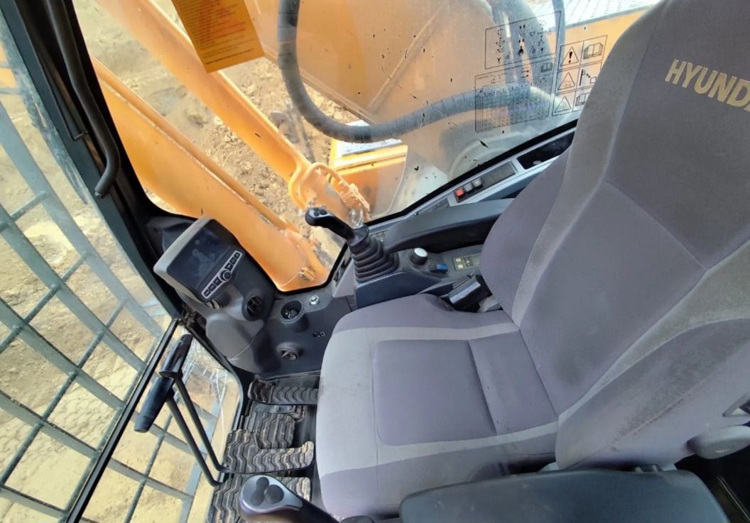 HYUNDAI NLC 300 - Pelle sur chenille: photos 3 HYUNDAI NLC 300 - Pelle sur chenille: photos 3