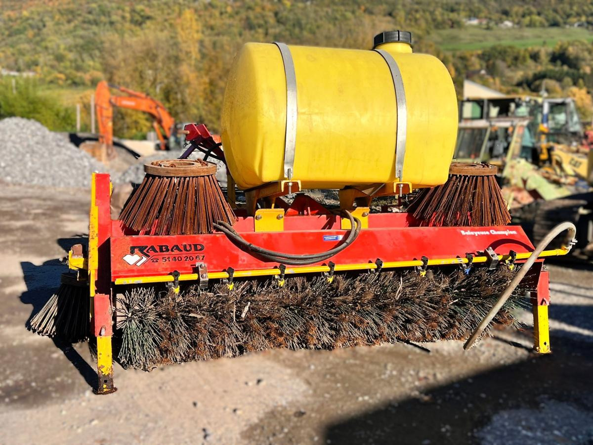 RABAUD CHAMPION  BALAYEUSE ALIGNEUSE AVEC BALAIS LATERAL - Brosse: photos 2 RABAUD CHAMPION  BALAYEUSE ALIGNEUSE AVEC BALAIS LATERAL - Brosse: photos 2