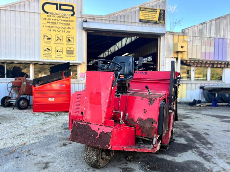 YNO 135-3 VEH Balayeuse diesel - Balayeuse de voirie: photos 1 YNO 135-3 VEH Balayeuse diesel - Balayeuse de voirie: photos 1