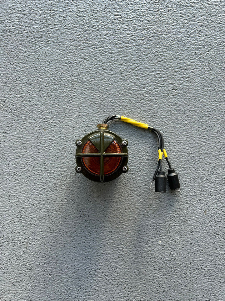 MAN KAT 1-8X8-6X6-4X4-INDICATOR LAMP-OFF-ROAD TRUCK - Pièces de rechange: photos 1 MAN KAT 1-8X8-6X6-4X4-INDICATOR LAMP-OFF-ROAD TRUCK - Pièces de rechange: photos 1