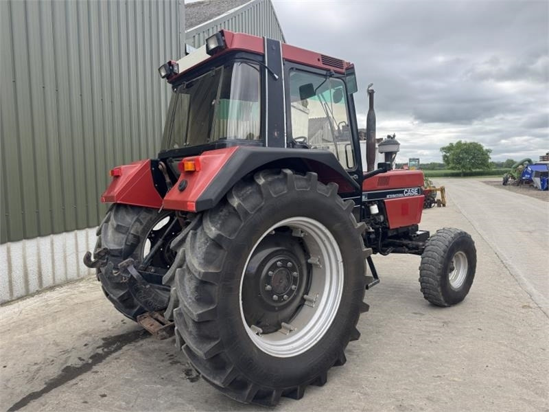 Case IH International Case International 1056XL 2WD - Tracteur agricole: photos 2 Case IH International Case International 1056XL 2WD - Tracteur agricole: photos 2