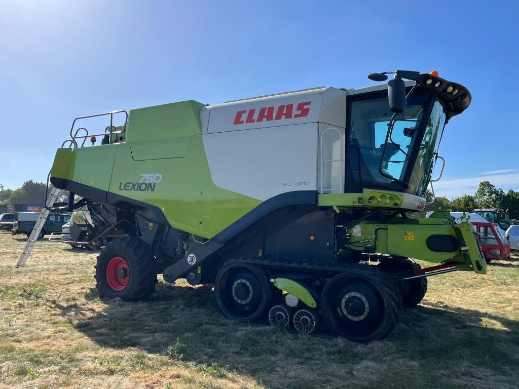 Claas 750TT c/w V900 Header - Moissonneuse-batteuse: photos 3 Claas 750TT c/w V900 Header - Moissonneuse-batteuse: photos 3