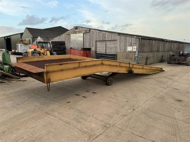 Loading Ramp Loading Ramp - Rampe de chargement: photos 2 Loading Ramp Loading Ramp - Rampe de chargement: photos 2