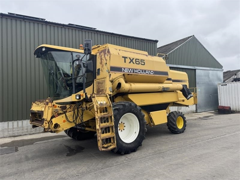New Holland TX65 c/w 17ft Header - Accessoire de matériels de récolte: photos 1 New Holland TX65 c/w 17ft Header - Accessoire de matériels de récolte: photos 1