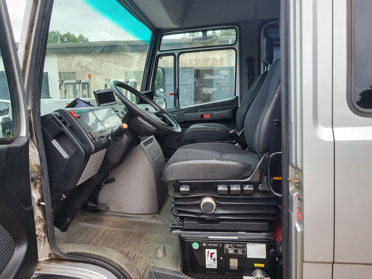 MERCEDES-BENZ Vario 816D - Véhicule utilitaire: photos 5 MERCEDES-BENZ Vario 816D - Véhicule utilitaire: photos 5