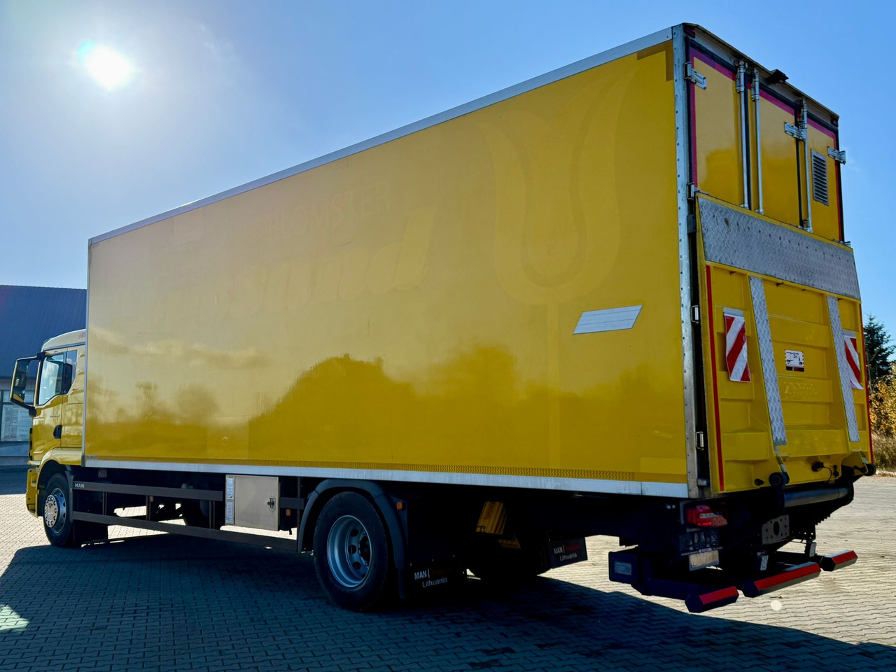 MAN 18.320 / IZOTERMA / GRZANA / WINDA / 20 EUROPALET / AUTOMAT / 170 TYŚ KM / 2021 R / SYPIALKA / CAŁY NA PODUSZKACH / SPROWADZONY / JAK NOWY - Camion isothermique: photos 3 MAN 18.320 / IZOTERMA / GRZANA / WINDA / 20 EUROPALET / AUTOMAT / 170 TYŚ KM / 2021 R / SYPIALKA / CAŁY NA PODUSZKACH / SPROWADZONY / JAK NOWY - Camion isothermique: photos 3