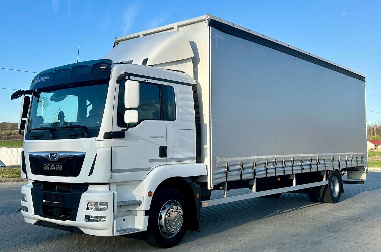MAN TGM 18.290 / FIRANKA / WINDA / 22 EUROPALETY / AUTOMAT / SYPIALKA / 9 059 KG ŁADOWNOŚCI / NISKI PRZEBIEG / ZSUWANY DACH / EURO 6 - Camion à rideaux coulissants: photos 2 MAN TGM 18.290 / FIRANKA / WINDA / 22 EUROPALETY / AUTOMAT / SYPIALKA / 9 059 KG ŁADOWNOŚCI / NISKI PRZEBIEG / ZSUWANY DACH / EURO 6 - Camion à rideaux coulissants: photos 2
