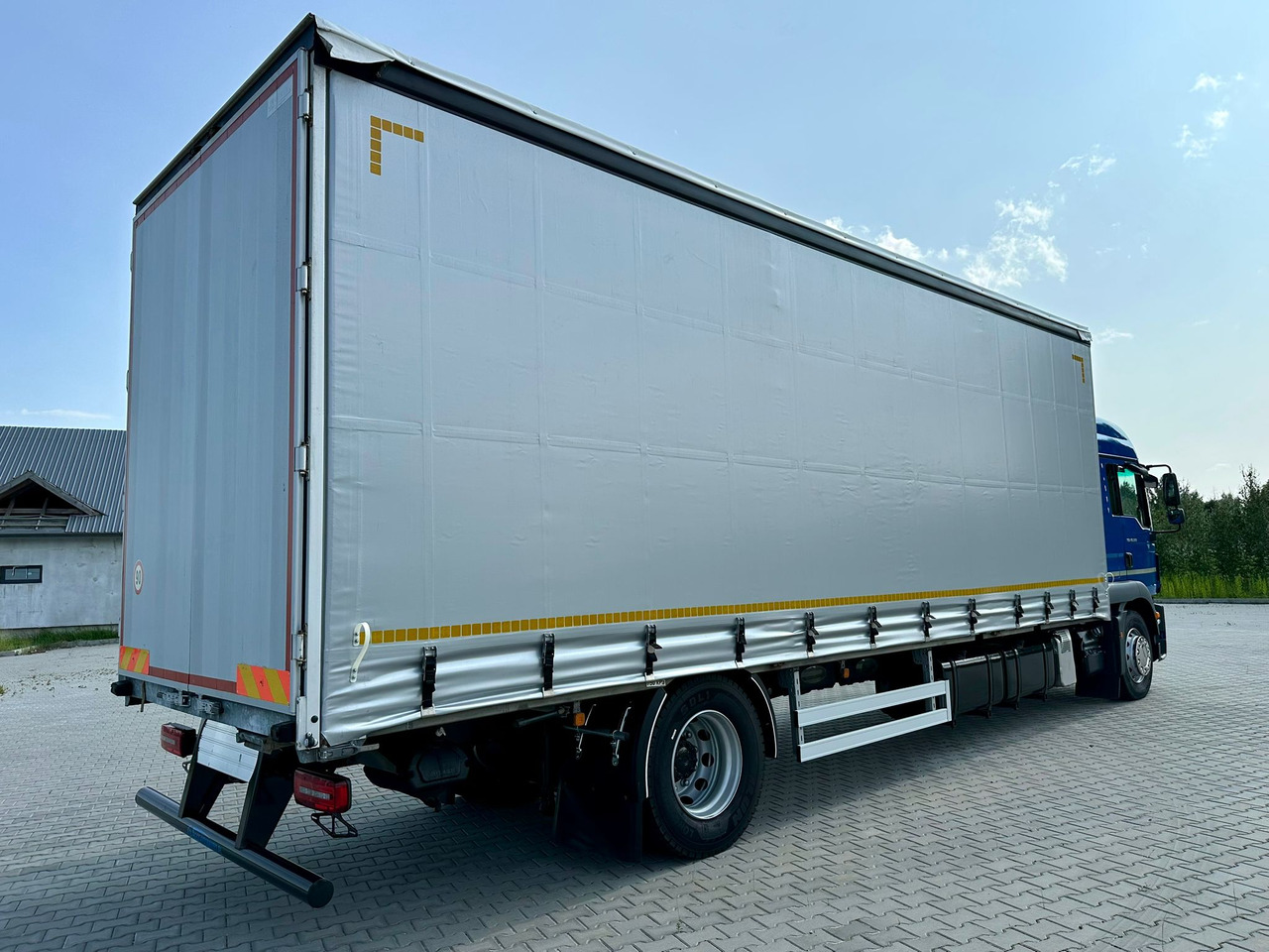 MAN TGM 18.320 / FIRANKA / 20 EUROPALET / 8.3 M DŁUGOŚCI / AUTOMAT / SYPIALKA / 2018 ROK / 9 809 KG ŁADOWNOŚCI - Camion à rideaux coulissants: photos 4 MAN TGM 18.320 / FIRANKA / 20 EUROPALET / 8.3 M DŁUGOŚCI / AUTOMAT / SYPIALKA / 2018 ROK / 9 809 KG ŁADOWNOŚCI - Camion à rideaux coulissants: photos 4