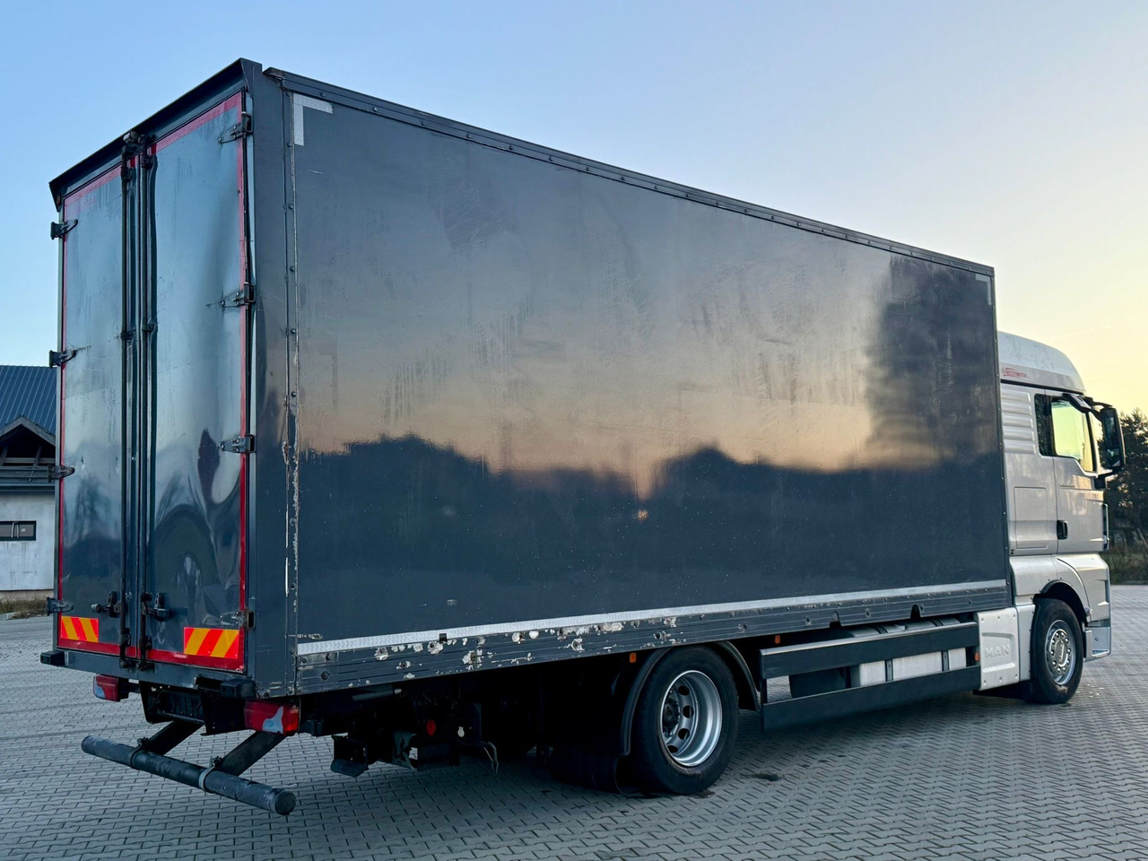 MAN TGX 18.400 / FIRANKA / KONTENER / NISKI PRZEBIEG / EURO 6 / AUTOMAT / SYPIALKA / 2016 ROK - Camion à rideaux coulissants: photos 3 MAN TGX 18.400 / FIRANKA / KONTENER / NISKI PRZEBIEG / EURO 6 / AUTOMAT / SYPIALKA / 2016 ROK - Camion à rideaux coulissants: photos 3