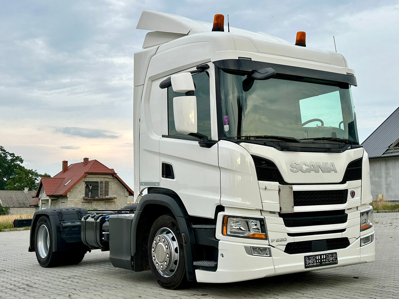 SCANIA P220 / RAMA DO ZABUDOWY / ROZSTAW OSI 3.90 M / SILNIK 6 / WYWROTKA / BECZKA / HAKOWIEC / UTRZYMANIE DRÓG / AUTOMAT / 2019 ROK / NISKI PRZEBIEG - Châssis cabine: photos 1 SCANIA P220 / RAMA DO ZABUDOWY / ROZSTAW OSI 3.90 M / SILNIK 6 / WYWROTKA / BECZKA / HAKOWIEC / UTRZYMANIE DRÓG / AUTOMAT / 2019 ROK / NISKI PRZEBIEG - Châssis cabine: photos 1