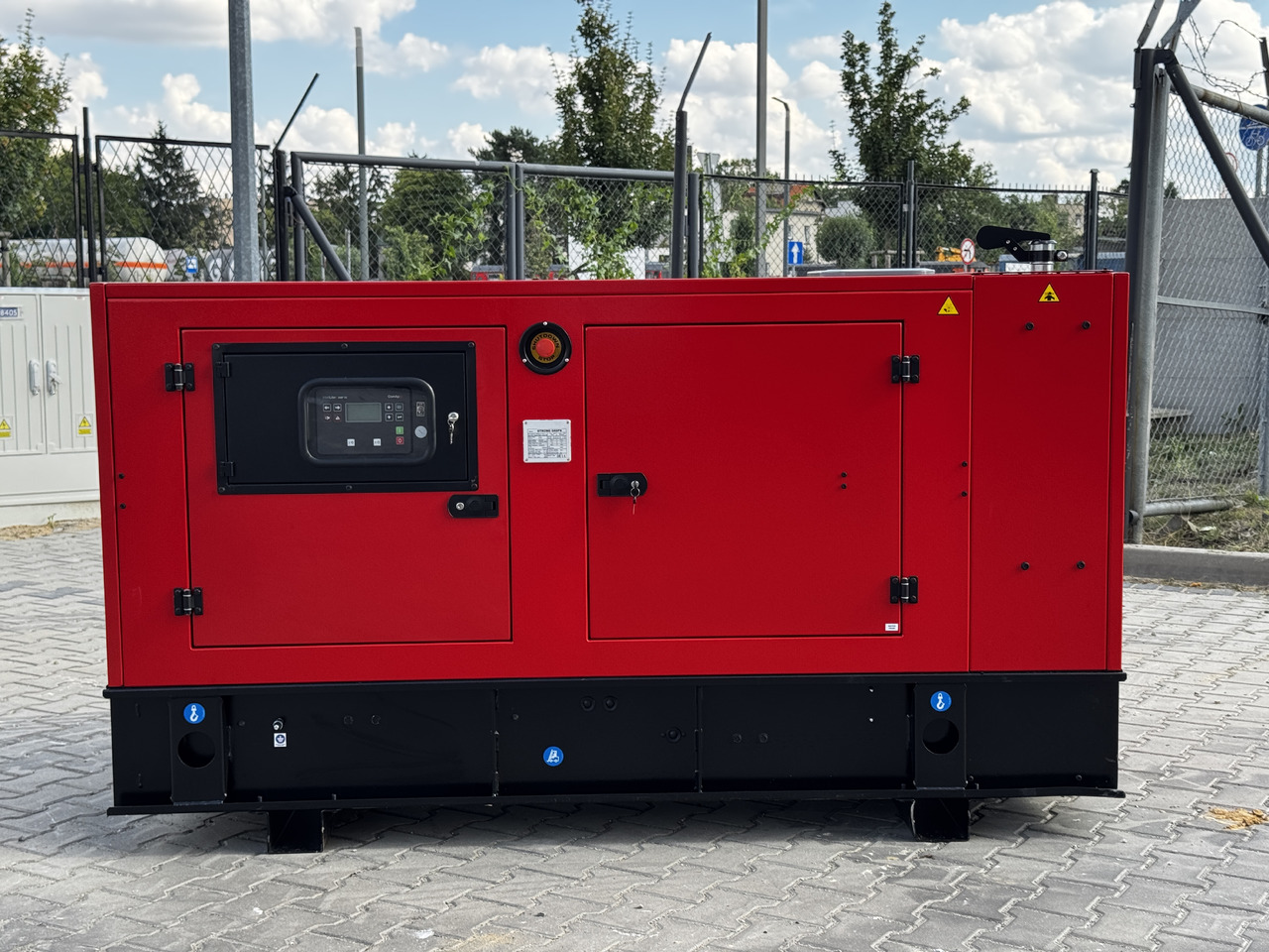 IVECO 80 kVA / 65 kW - Groupe électrogène: photos 1 IVECO 80 kVA / 65 kW - Groupe électrogène: photos 1