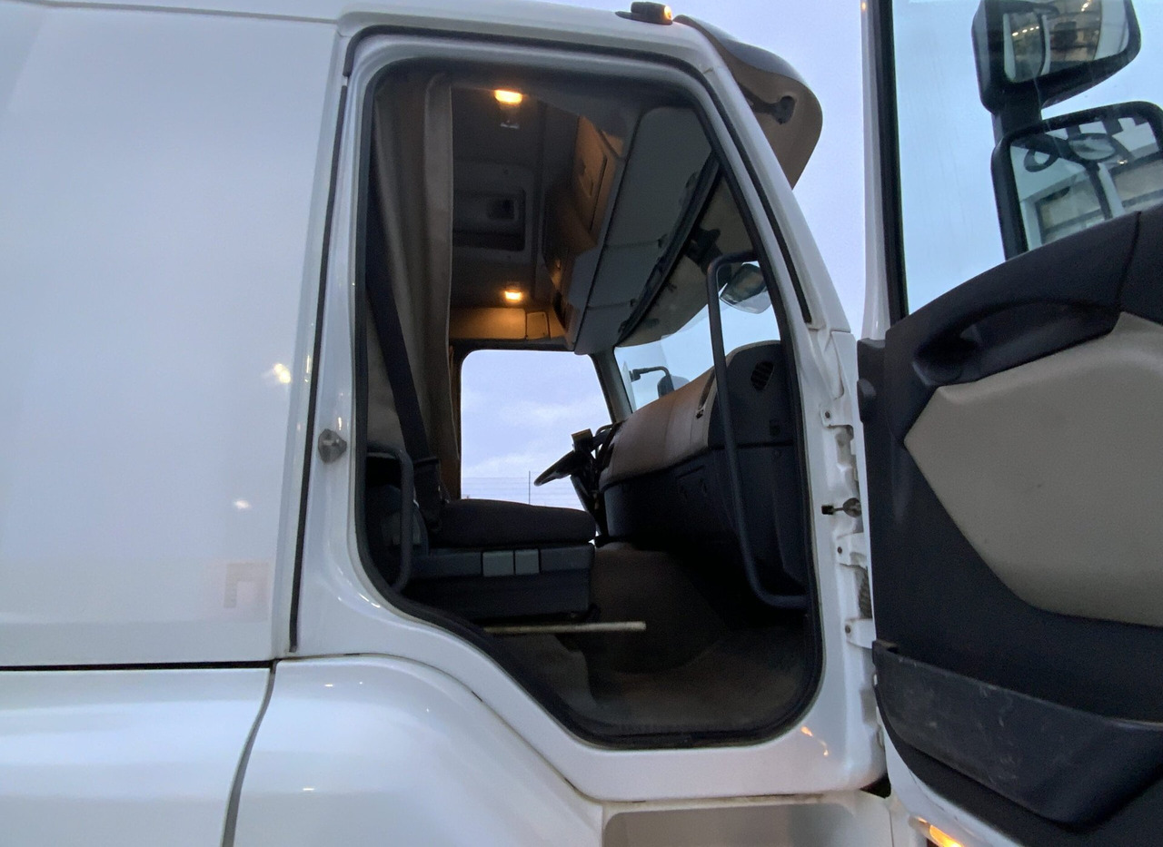 Camion benne Renault Premium 460.32 8x4 Dxi: photos 16