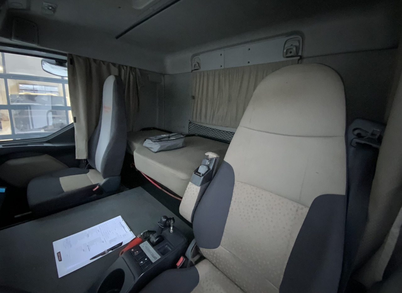 Camion benne Renault Premium 460.32 8x4 Dxi: photos 17
