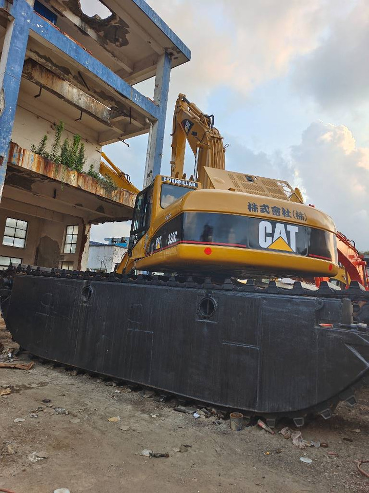 CAT 320 C - Excavatrice amphibie: photos 2 CAT 320 C - Excavatrice amphibie: photos 2