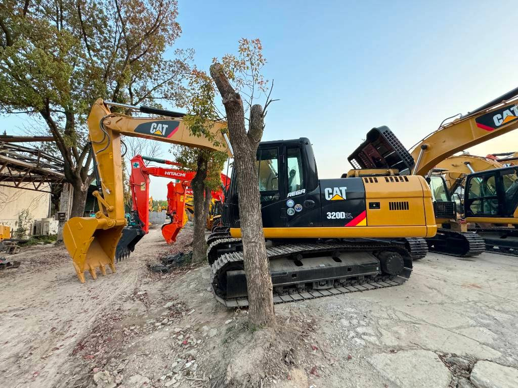 Pelle sur chenille CAT 320 D-C7.1 enging