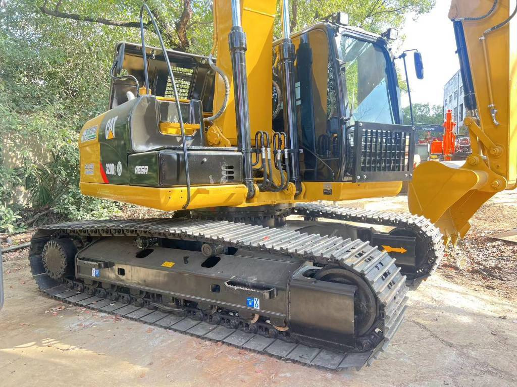 CAT 320 D L - Pelle sur chenille: photos 3 CAT 320 D L - Pelle sur chenille: photos 3