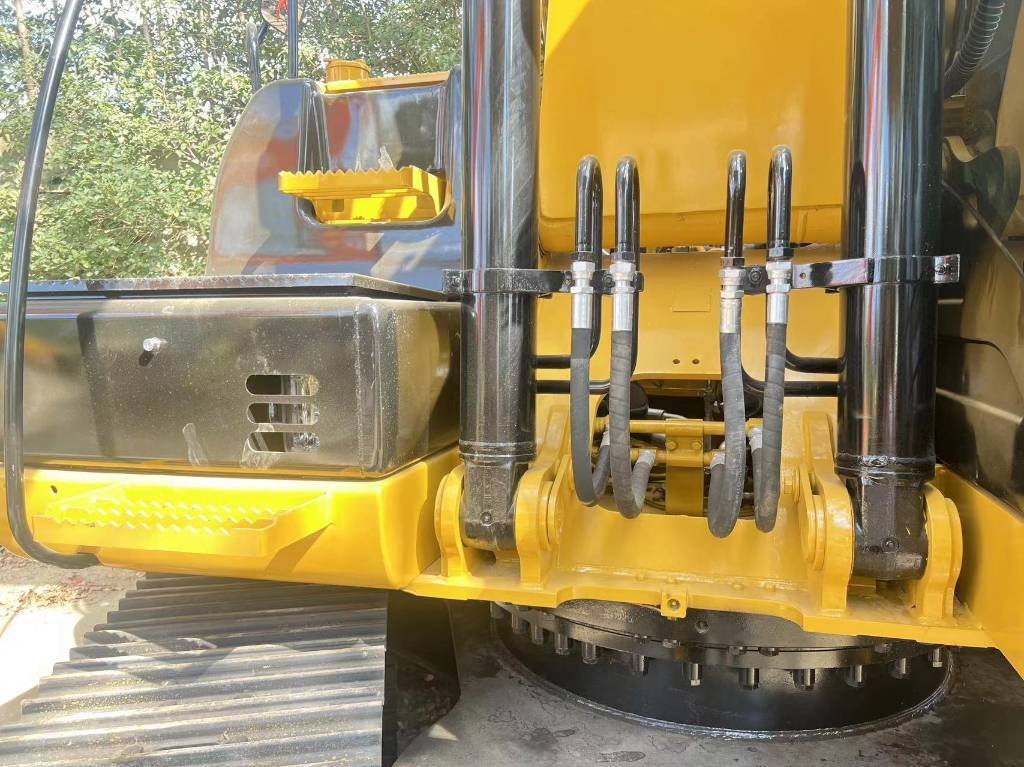 CAT 320 D L - Pelle sur chenille: photos 4 CAT 320 D L - Pelle sur chenille: photos 4