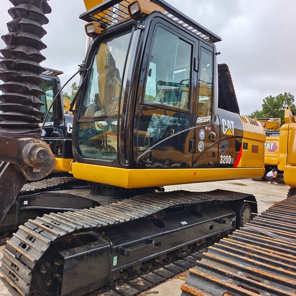 CAT 320D2L - Pelle sur chenille: photos 4 CAT 320D2L - Pelle sur chenille: photos 4