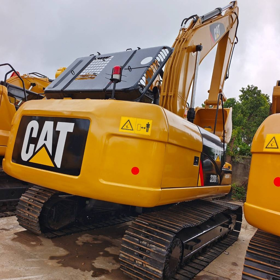 CAT 320D2L - Pelle sur chenille: photos 1 CAT 320D2L - Pelle sur chenille: photos 1