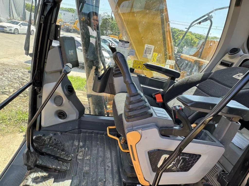 Pelle sur chenille CAT 323GC: photos 6