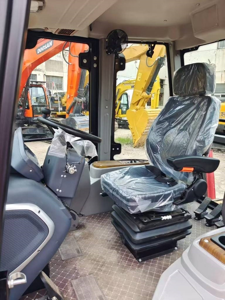 CAT 420 F Brand new machines - Tractopelle: photos 4 CAT 420 F Brand new machines - Tractopelle: photos 4