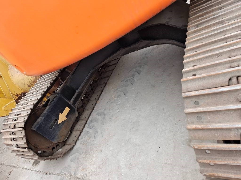 Hitachi ZX 135 US - Pelle sur chenille: photos 2 Hitachi ZX 135 US - Pelle sur chenille: photos 2