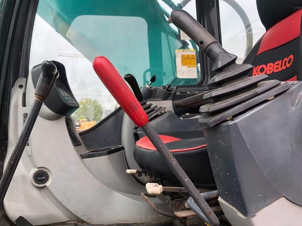 Kobelco SK 210 - Pelle sur chenille: photos 4 Kobelco SK 210 - Pelle sur chenille: photos 4