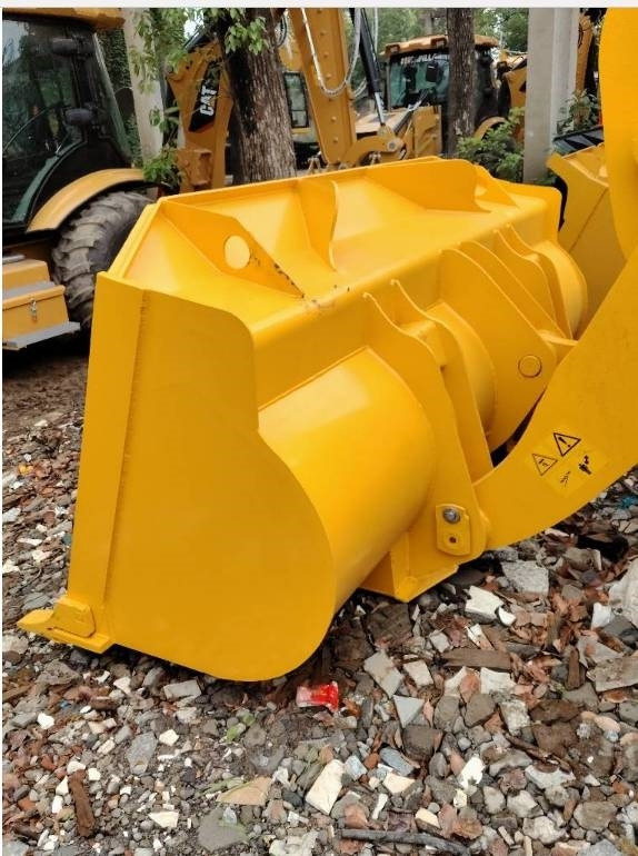 Komatsu WA 320-5 - Chargeuse sur pneus: photos 2 Komatsu WA 320-5 - Chargeuse sur pneus: photos 2