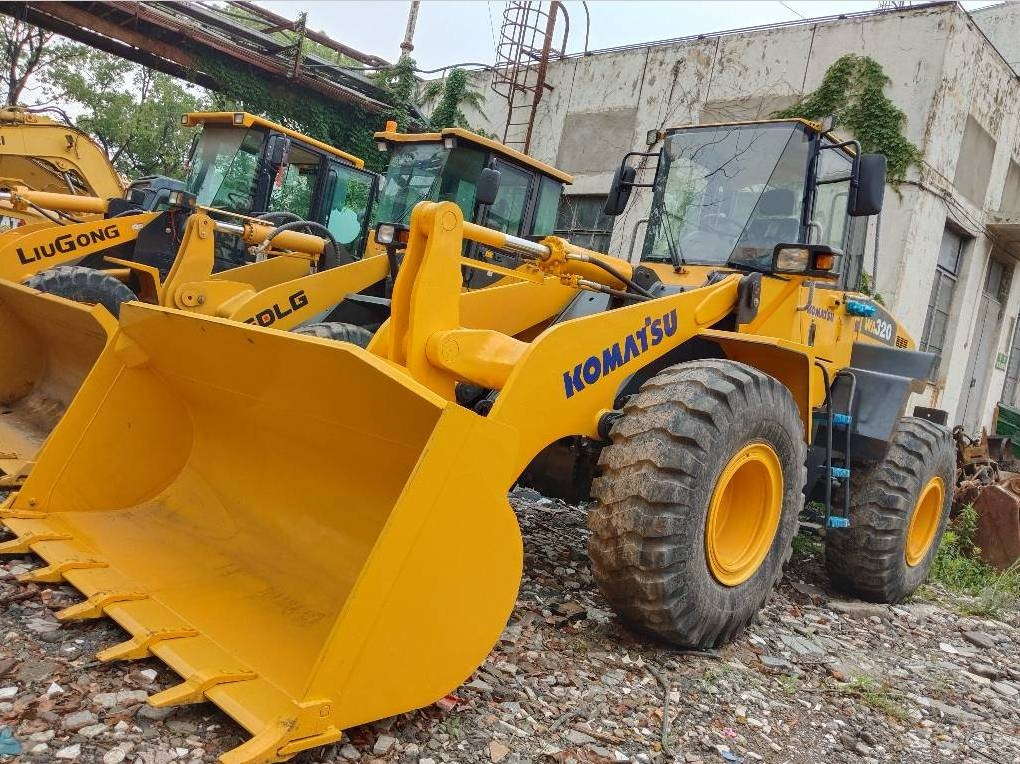 Komatsu WA 320-5 - Chargeuse sur pneus: photos 1 Komatsu WA 320-5 - Chargeuse sur pneus: photos 1