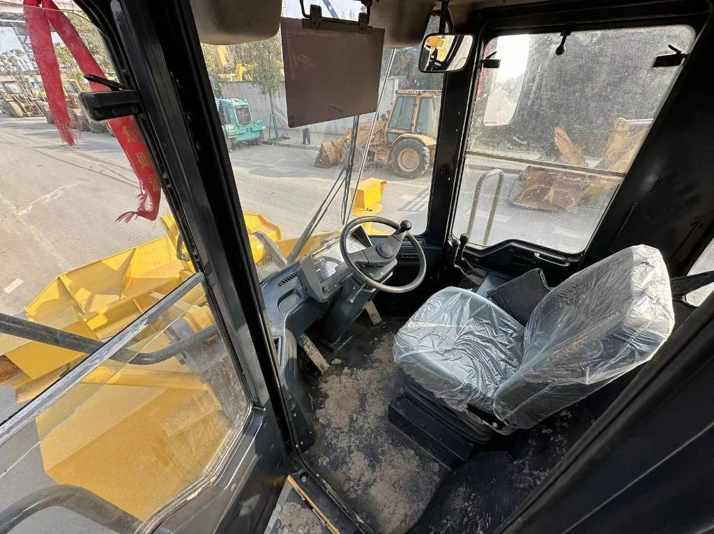 Komatsu WA 380 - Chargeuse sur pneus: photos 3 Komatsu WA 380 - Chargeuse sur pneus: photos 3