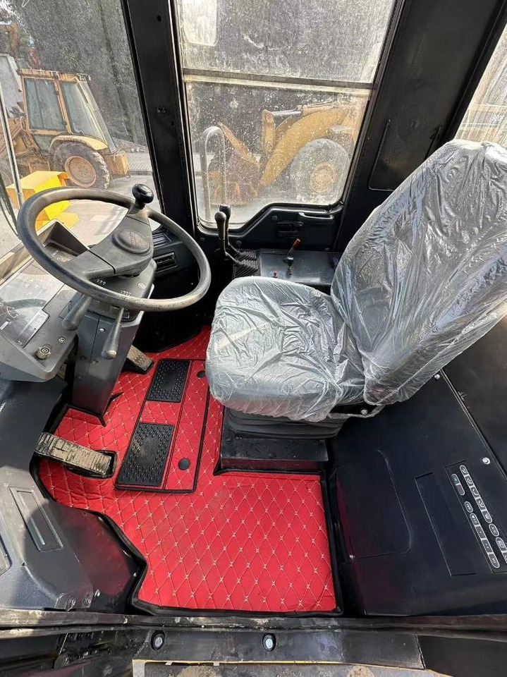 Komatsu WA 380 - Chargeuse sur pneus: photos 5 Komatsu WA 380 - Chargeuse sur pneus: photos 5