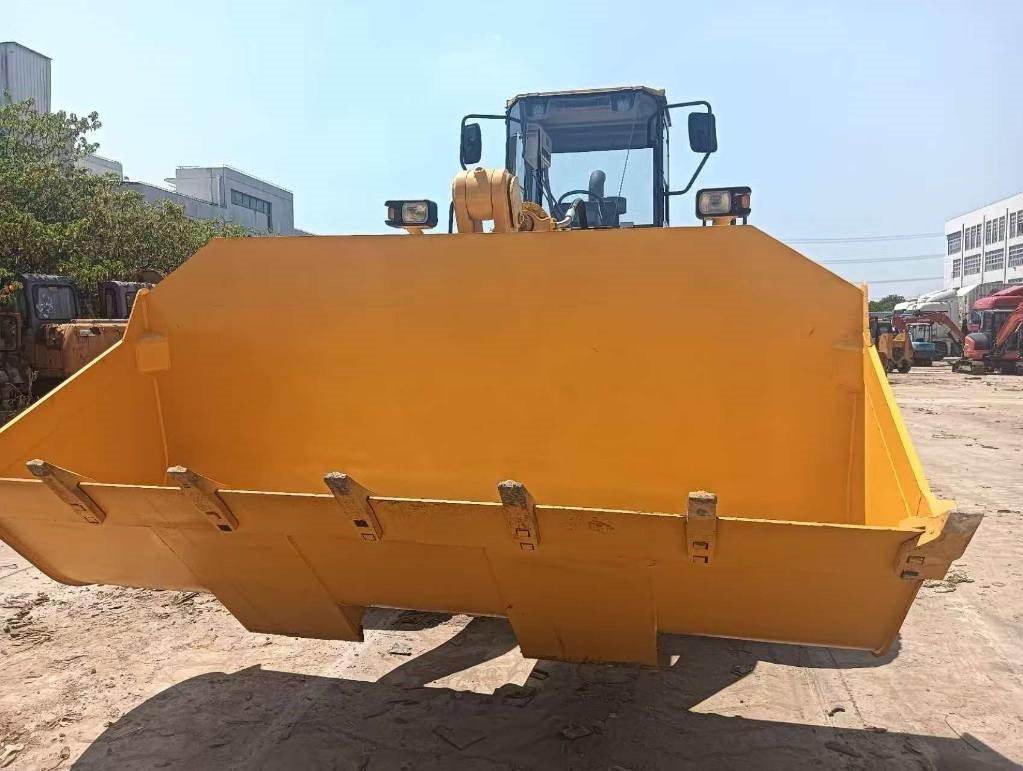 Komatsu WA 470-3 - Chargeuse sur pneus: photos 4 Komatsu WA 470-3 - Chargeuse sur pneus: photos 4