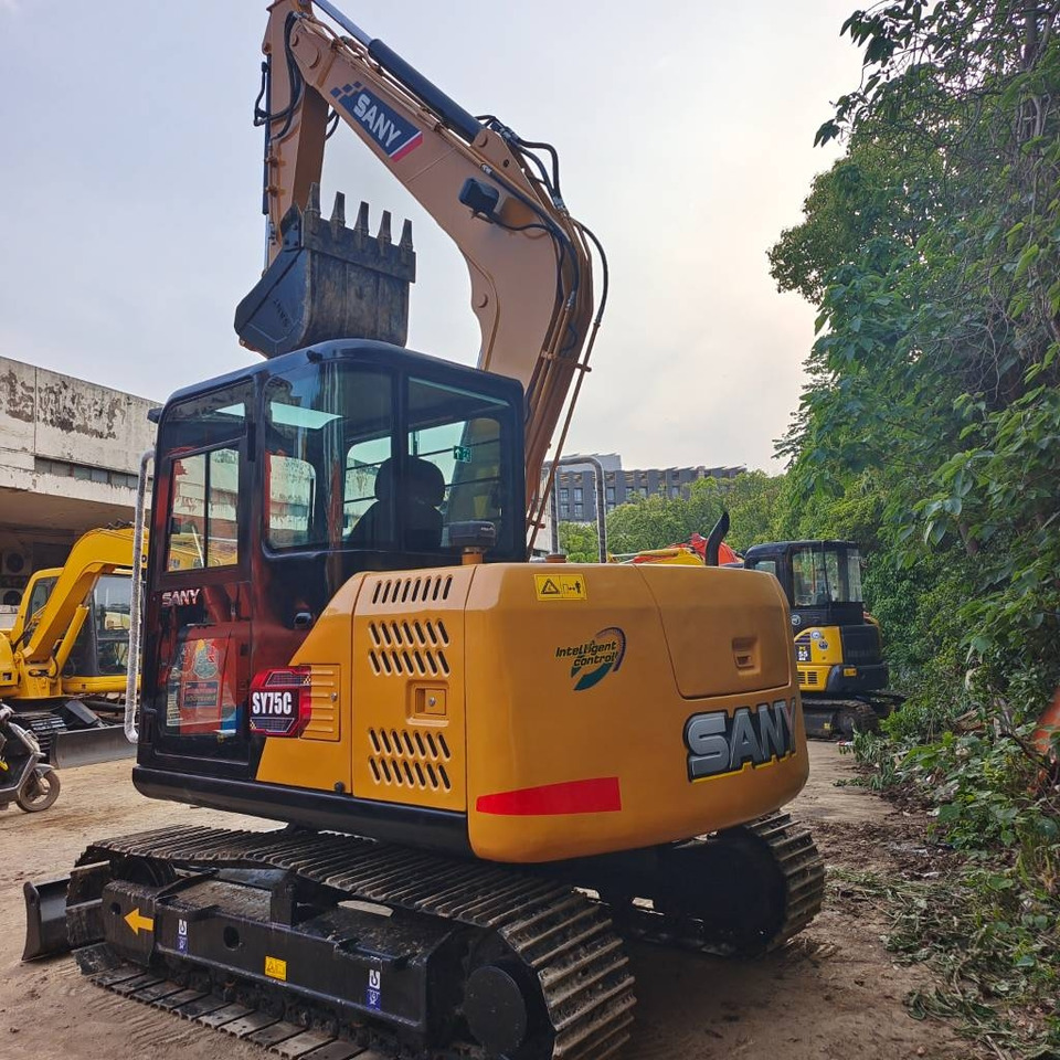 Sany SY 215 C - Pelle sur chenille: photos 1 Sany SY 215 C - Pelle sur chenille: photos 1