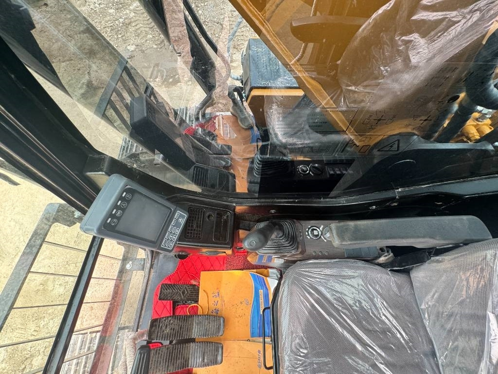 Sany SY 215 H - Pelle sur chenille: photos 4 Sany SY 215 H - Pelle sur chenille: photos 4