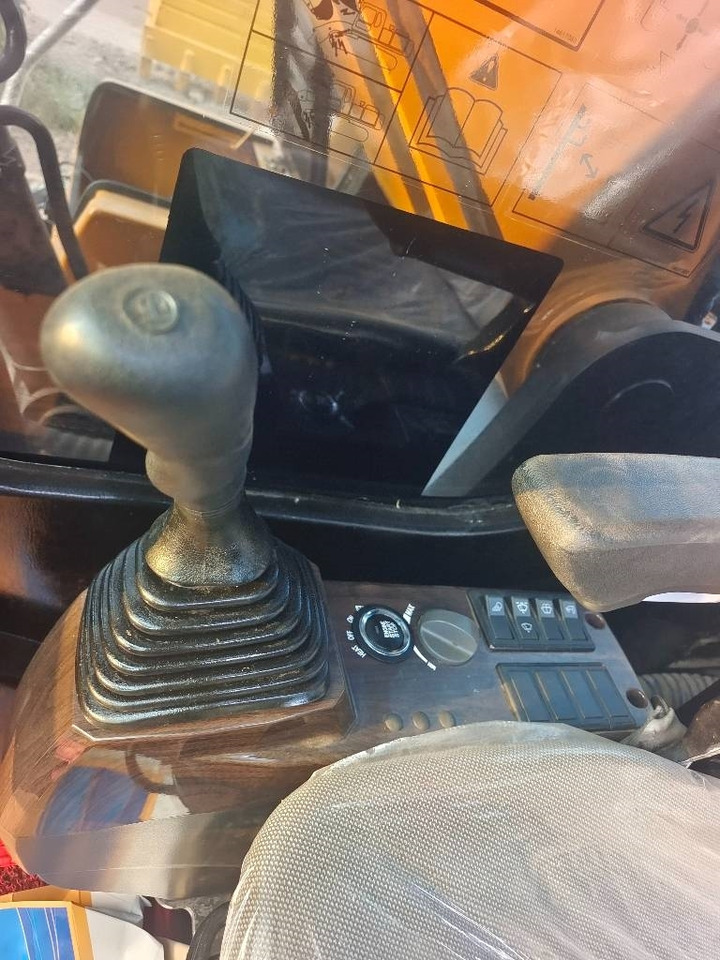 Sany SY 215 H - Pelle sur chenille: photos 5 Sany SY 215 H - Pelle sur chenille: photos 5