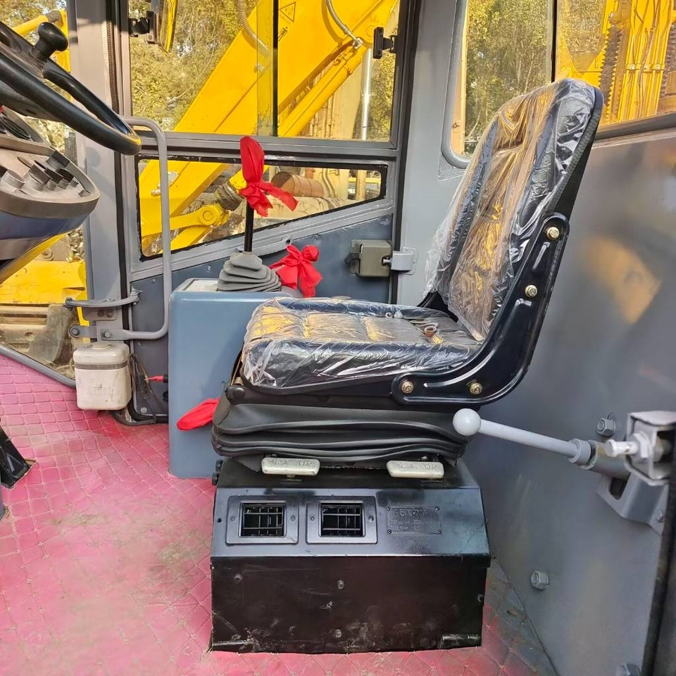 XCMG XS 143J - Pelle sur chenille: photos 3 XCMG XS 143J - Pelle sur chenille: photos 3