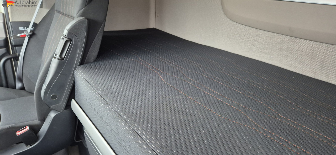 Daf XF 450 FAR Edscha Liftachse auch als Komplettzug !! - Camion à rideaux coulissants: photos 3 Daf XF 450 FAR Edscha Liftachse auch als Komplettzug !! - Camion à rideaux coulissants: photos 3