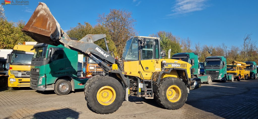 Komatsu WA 200 technisch ok. technische Wartung beim Komatsu Service - Chargeuse sur pneus: photos 1 Komatsu WA 200 technisch ok. technische Wartung beim Komatsu Service - Chargeuse sur pneus: photos 1